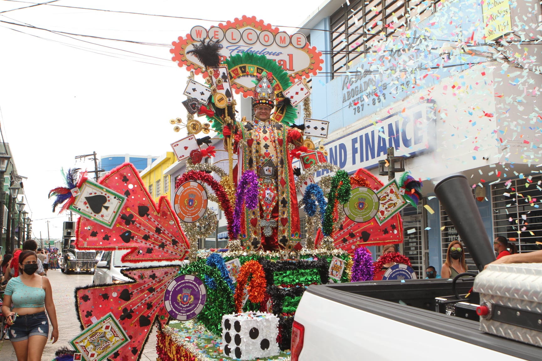 Calles de Fajardo vuelven a brillar con desfile de Carnaval IslaNewsPR
