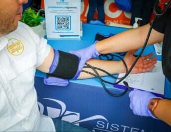 Cientos de ciudadanos reciben servicios y ayudas durante Feria de Salud y Servicios en Florida