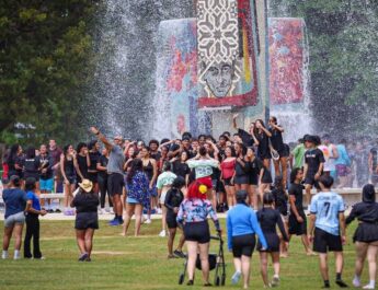 San Juan celebra evento para 32 escuelas superiores y apoya a clases graduandas con donativos de $2,500