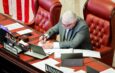 Senado aprueba medidas sobre IA, retiro y licencias digitales