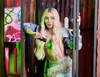 Bellakath amplifica el poder de La Liga Femenina con el estreno del video oficial de “Bugutu”