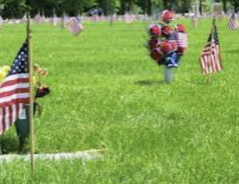 Tributo a la madre ausente en los cementerios de veteranos 