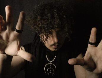 CHITU lanza “EMBRÚJAME”, un oscuro hechizo de pop rock inspirado en la obsesión y la mágia