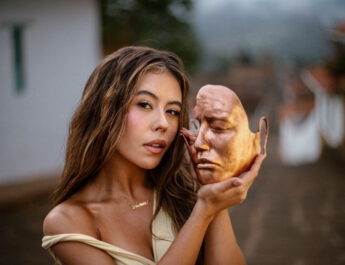 Juliana presenta “El Achantado”, su nuevo sencillo inspirado en una expresión colombiana