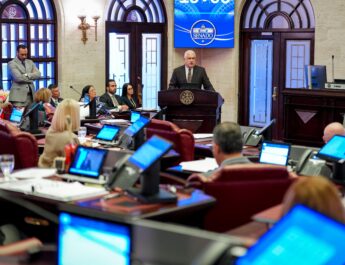 Senado aprueba medidas sobre empleo, veteranos, desarrollo social y fiscalización gubernamental