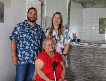 [YABUCOA] Familia afectada por incendio recibe ayuda de ODSEC