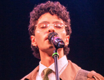 Noah Froid florece con ‘Clavel’