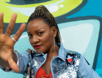 Reina Saba presenta el hit veraniego “Bailando Duro”
