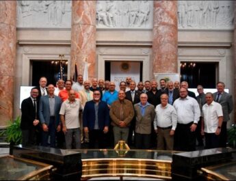 Reconocen a padres del Precinto 2 de San Juan en acto celebrado en el Capitolio