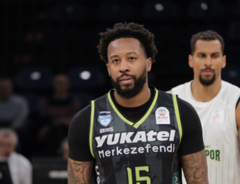 Isaiah Miles sustituye a Rashard Kelly