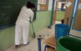Denuncian reducción de conserjes en escuelas por riesgo a la salud estudiantil