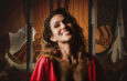 Estani Frizzell presenta el video musical de “Déjame en Paz” 