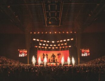 Grupo Frontera inicia en EE. UU. su “Triste Pero Bien C*brón Tour”