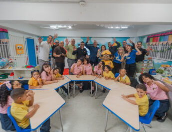 [SAN JUAN] Fundación transforma salón de kindergarten en Llorens Torres
