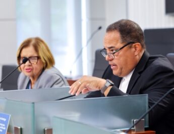 Comisión analiza manejo de fondos federales asignados a Puerto Rico
