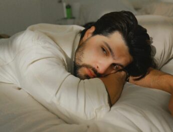 Maik lanza su proyecto conceptual «Soy el hijo gay»