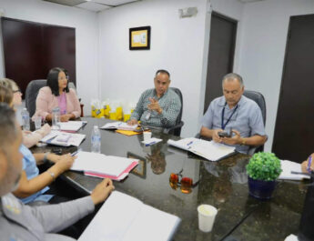 [AGUAS BUENAS] Coordinan trabajos para atender necesidades en escuelas públicas